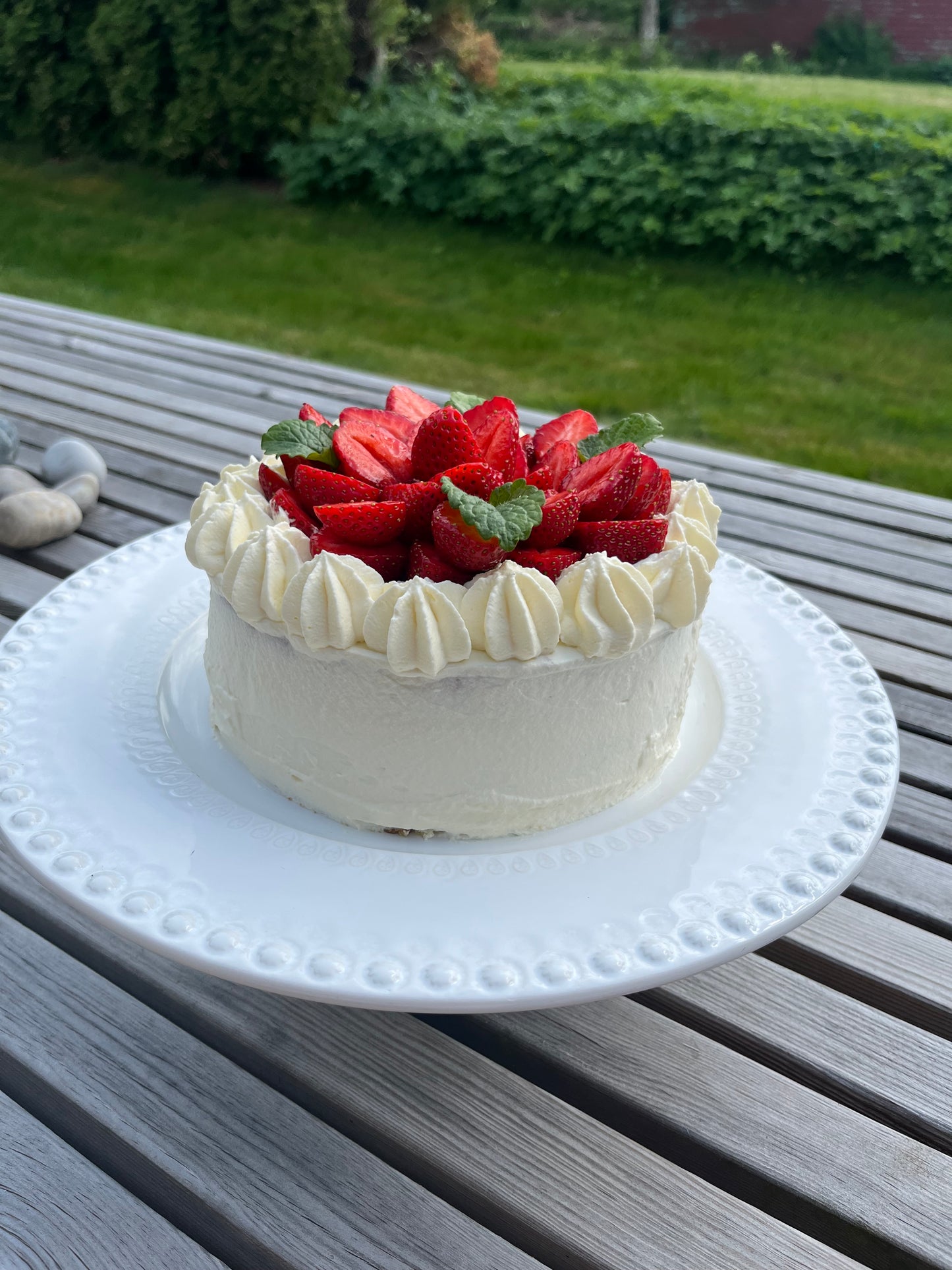 Jordgubbstårta 6-8pers. OBS!! Går endast att beställa till midsommarafton 19/6-26